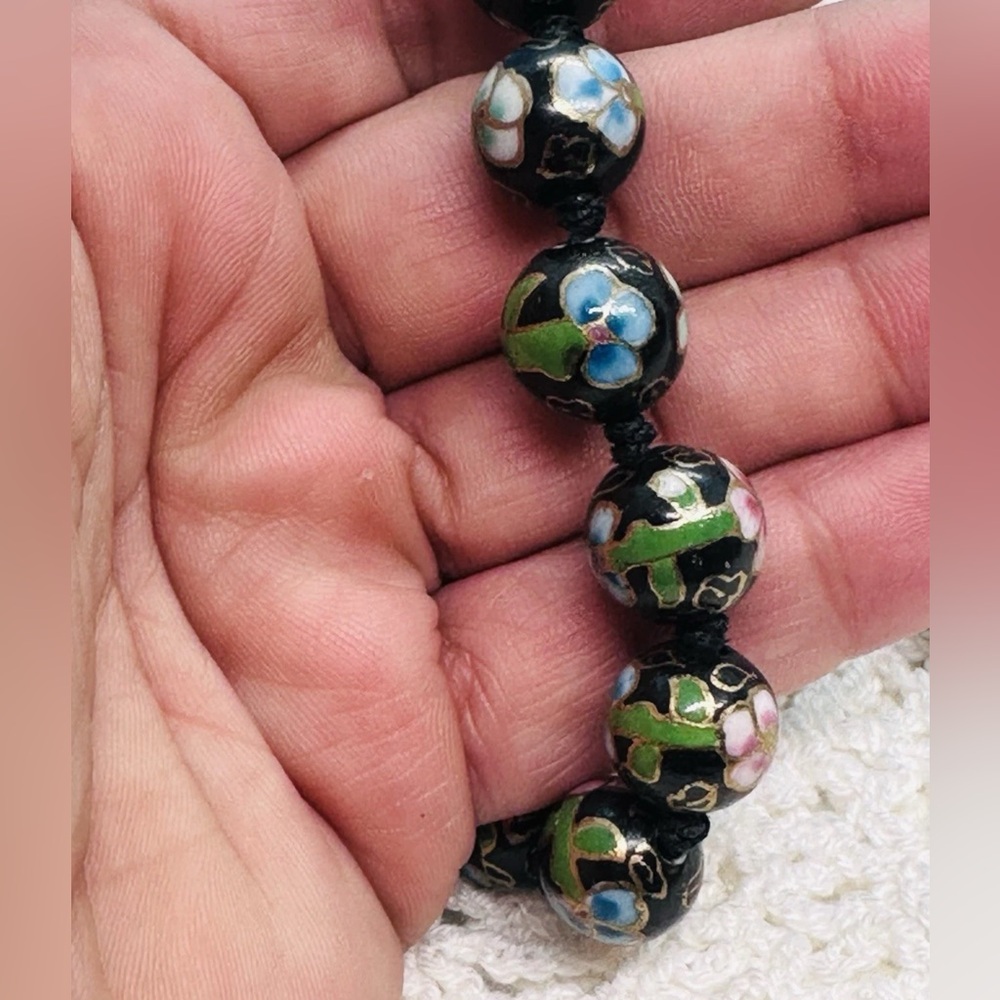 Vintage Chinese Enamel Cloisonné Black Pink Floral Hand Knotted Bead Necklace - Picture 4 of 4